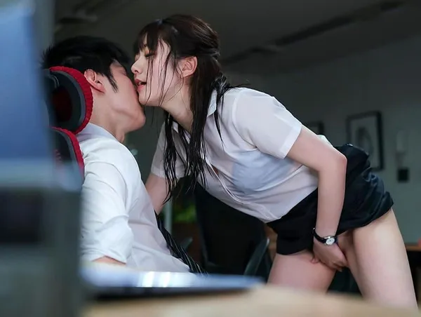 xxx trung quốc Kẹt lại văn phòng với sếp nữ trong một trận mưa to