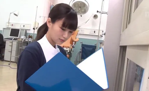 video sex thủ dâm Bí mật xấu xa bên trong gương mặt nữ y tá ngây thơ